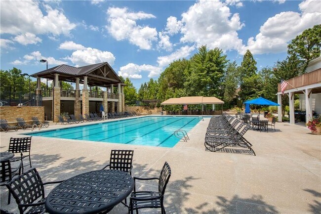 Building Photo - 2660 Coachmans Cir