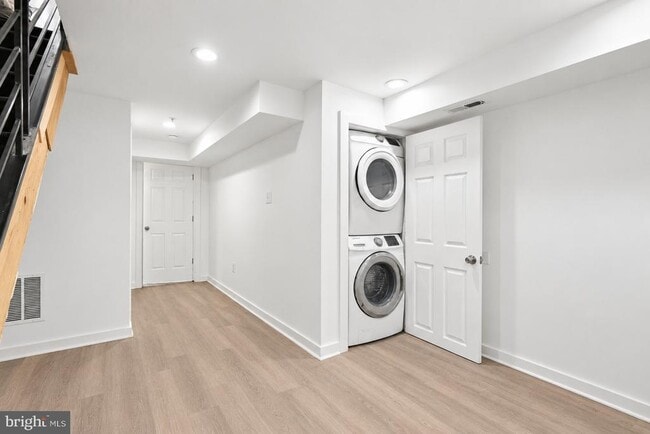 Building Photo - 810 Diamond St