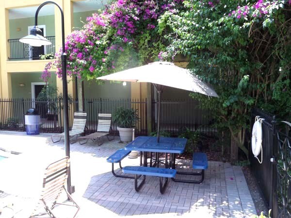 Building Photo - 2010 E Palm Ave