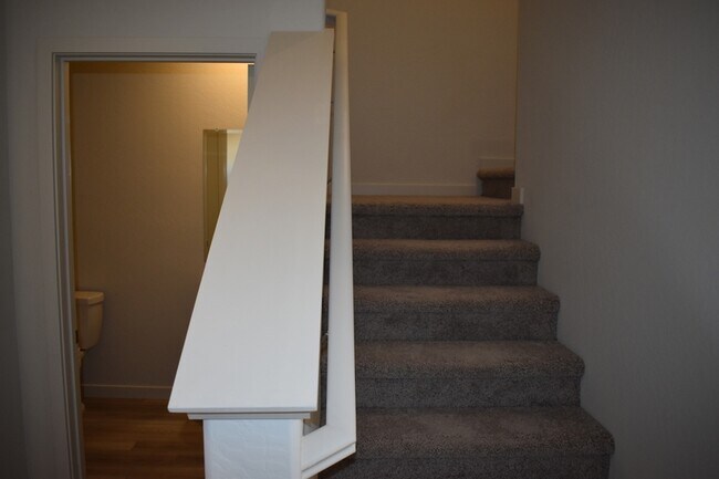 Building Photo - 4624 Athena Dr