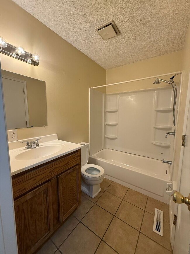 Building Photo - 609 Myrtlewood Cir