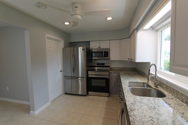 Building Photo - 5522 Yorkshire Way