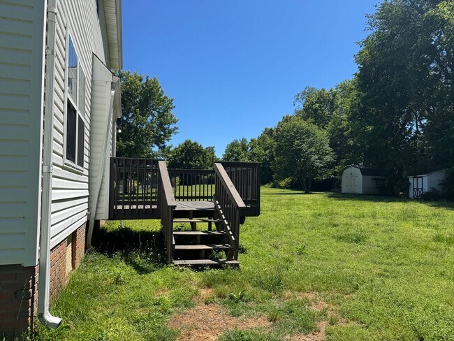 Building Photo - $1425/18 month lease or $1450/12 month lease.