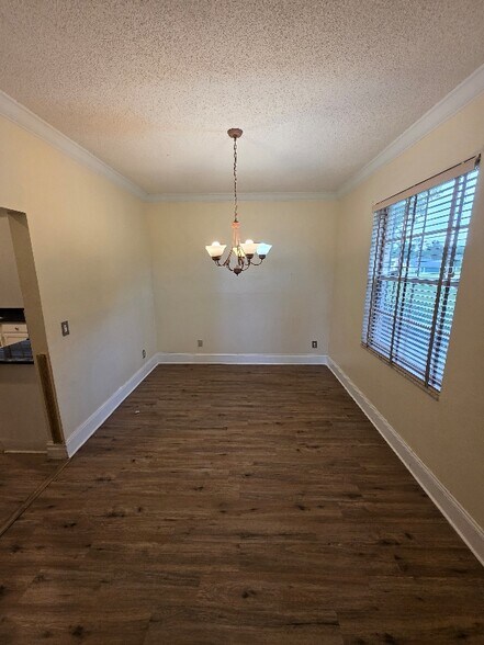 Building Photo - 11006 Lake Katherine Cir