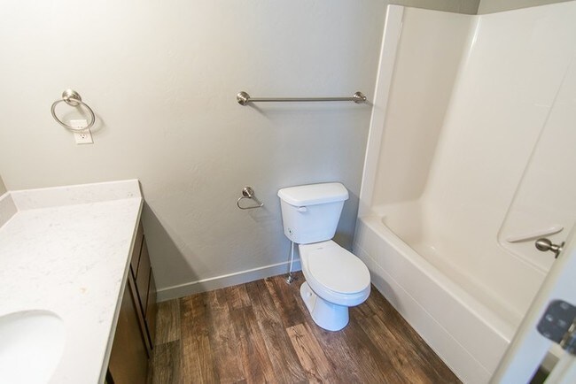Building Photo - Amazing Townhome in Edgewater Community