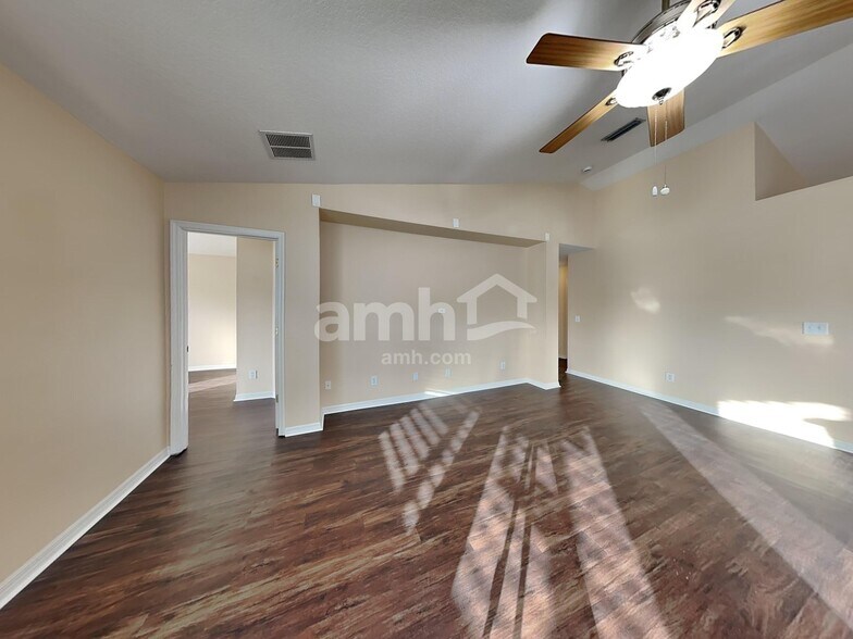 Building Photo - 4021 Kingsfield Dr