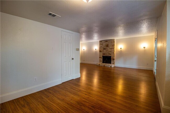 Building Photo - 8211 Pilgrims Pl