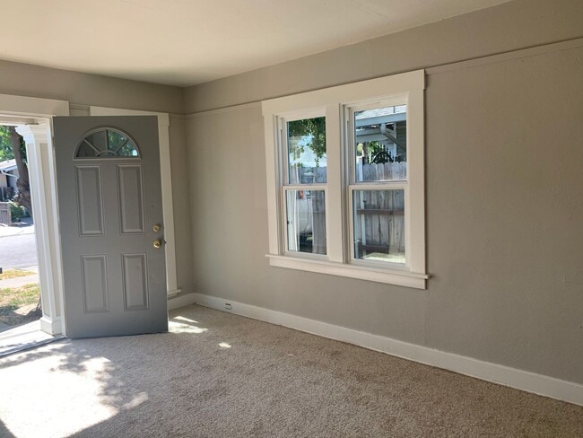 Building Photo - 54-2203