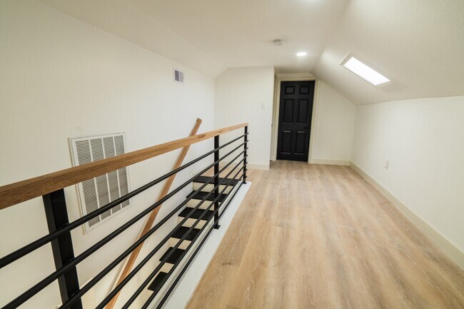 Building Photo - 1402 Bayou Shore Dr