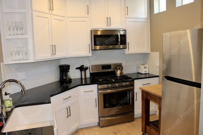 Building Photo - Furnished 2 BR home in Old Mill district