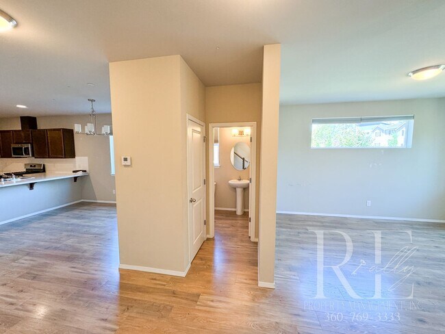 Building Photo - Modern End-Unit Townhome with Private Fenced Yard, Gourmet Kitchen & Spacious Layout