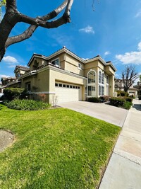 Building Photo - 3 Bed 2.5 Bath Condo in Yorba Linda
