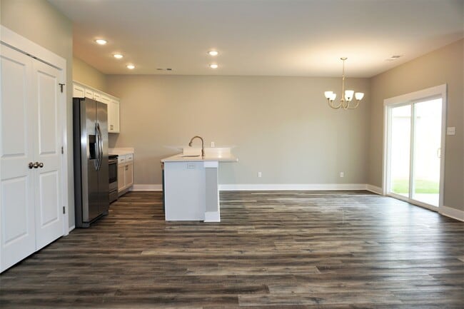 Building Photo - 3 Bedroom, 2 Bath Home in Valley View- PRE...