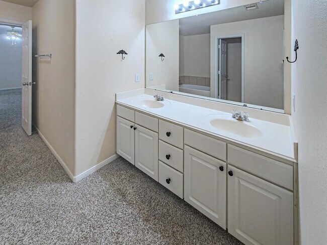 Building Photo - 3223 Zephyr Glen Way