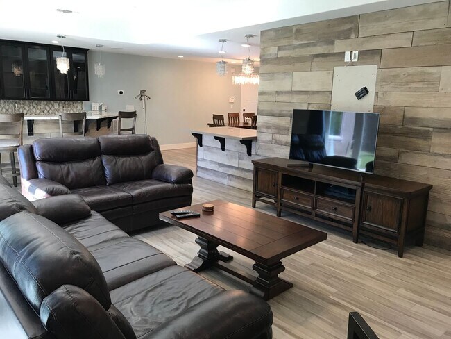 Building Photo - Gorgeous 3 bedroom home available now