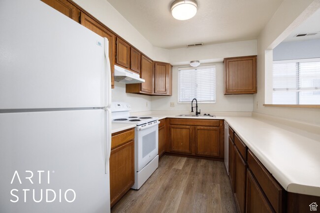 Building Photo - Two-bedroom Apartment in Murray!