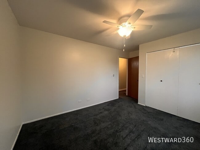 Building Photo - 1587 Stonehill Ct