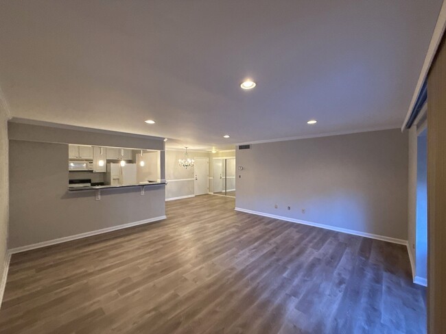 Building Photo - Come see this great condo in Myers Park in...