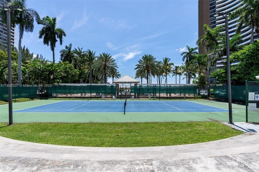 Building Photo - 770 NE 69th St