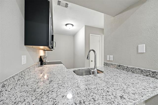 Building Photo - 8545 Midpark Rd