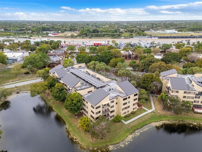 Building Photo - 6701 SW 116th Ct