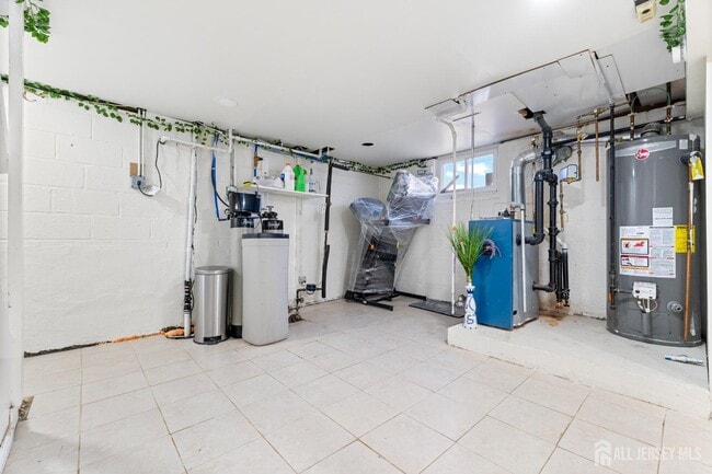 Building Photo - 28 St Ann St