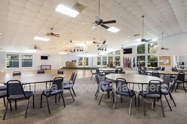 Building Photo - 201 Country Ln