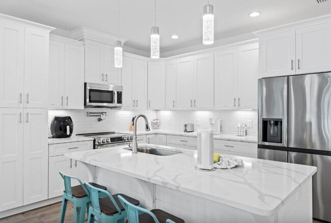 Building Photo - 504 Lyndell Ln