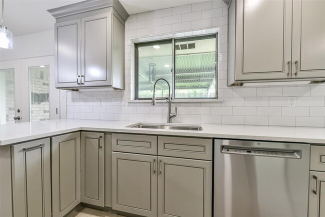 Building Photo - 4707 Northrup Dr