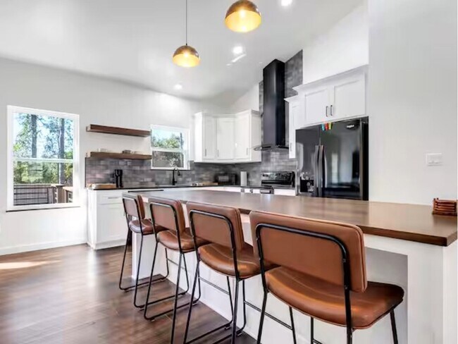 Building Photo - 134 Blackberry Ln