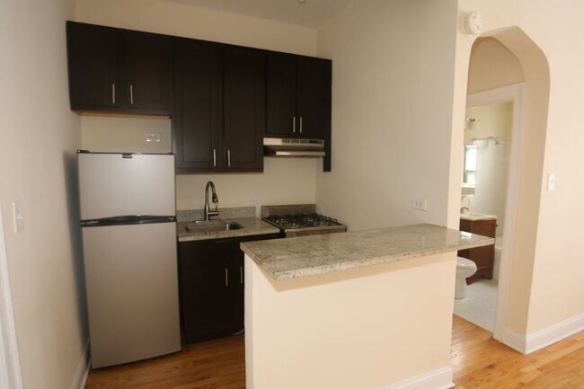 Building Photo - 4644 N Paulina