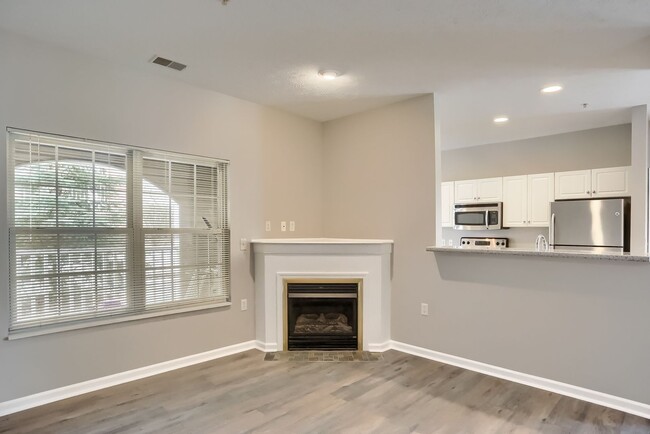 Building Photo - Completely Updated FIRST FLOOR Condo For L...