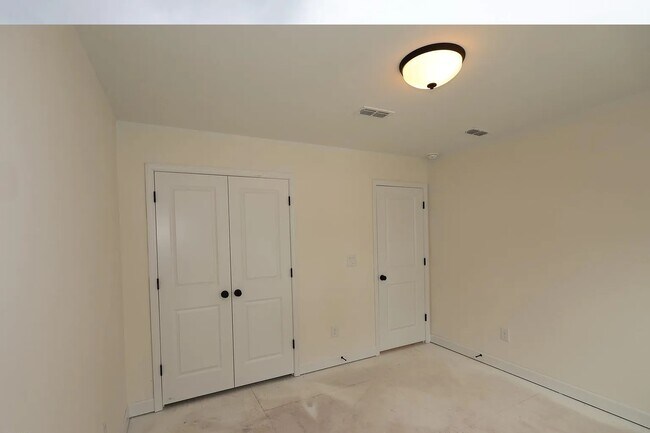 Building Photo - 6973 Doddridge Ln