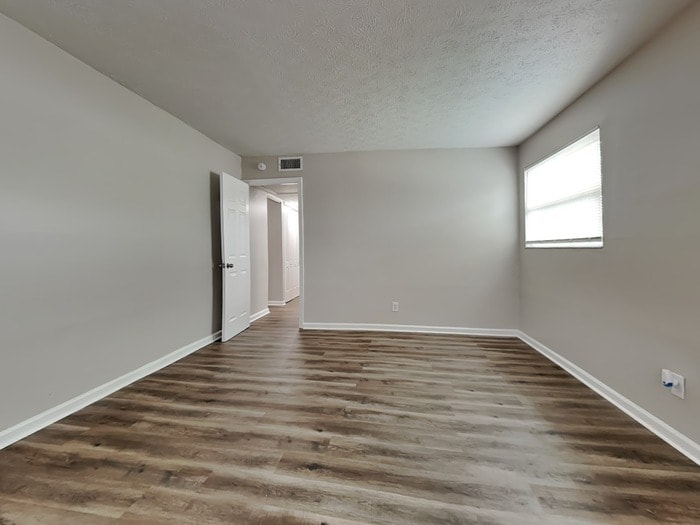 Building Photo - 2318 Burpee Dr W