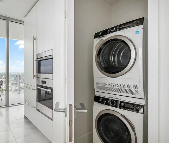 Building Photo - 777 NE 26th Ter