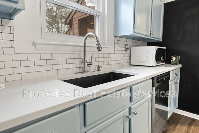 Building Photo - 5761 Luck Ln