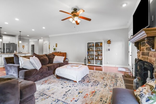 Building Photo - 951 Willow Circle