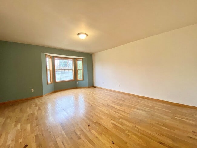 Building Photo - Darling Home in Historic Yakima Neighborhood