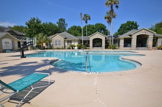 Building Photo - Windsor Park #515 - Pet Friendly!