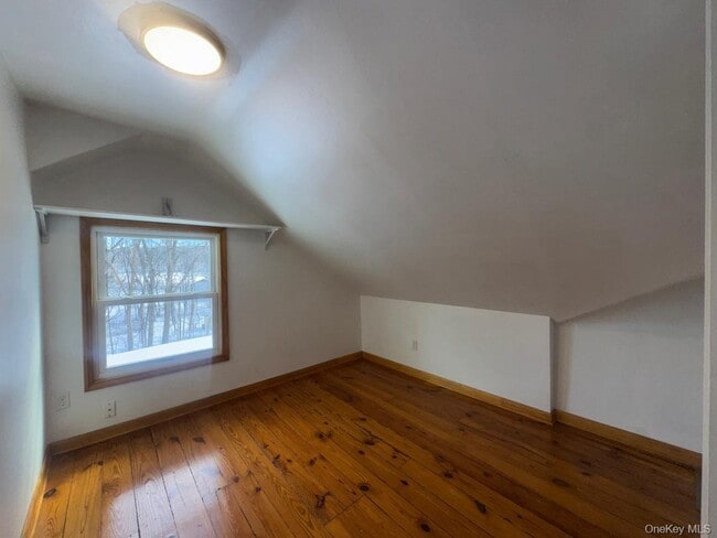 Building Photo - 16 Lake Ave