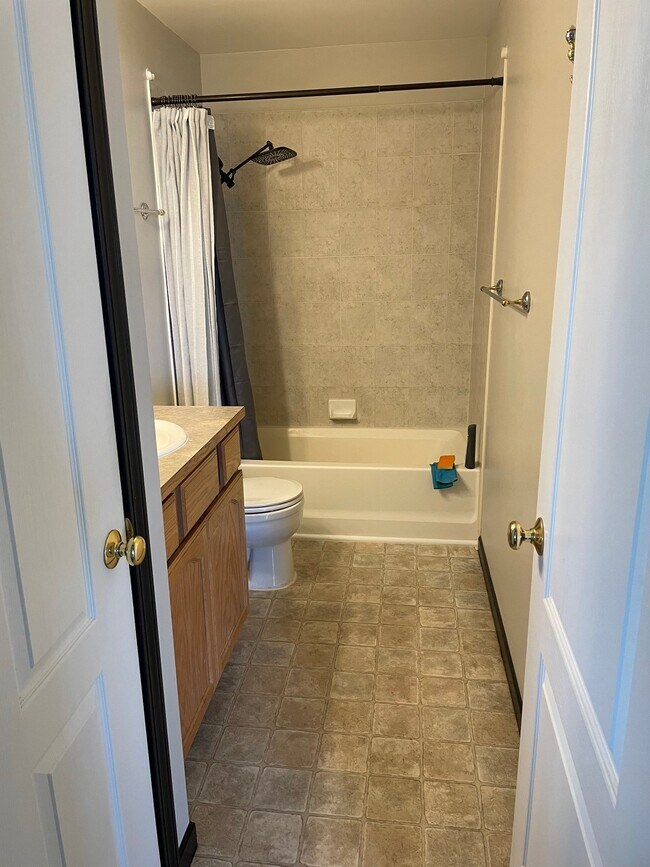 Building Photo - 908 S Salish Ct