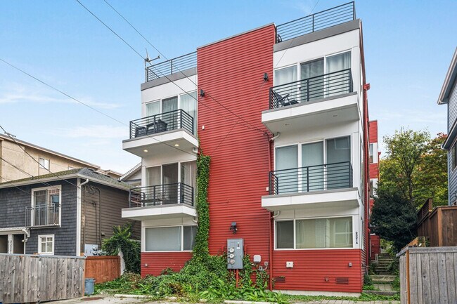 Building Photo - 2319A Franklin Ave E