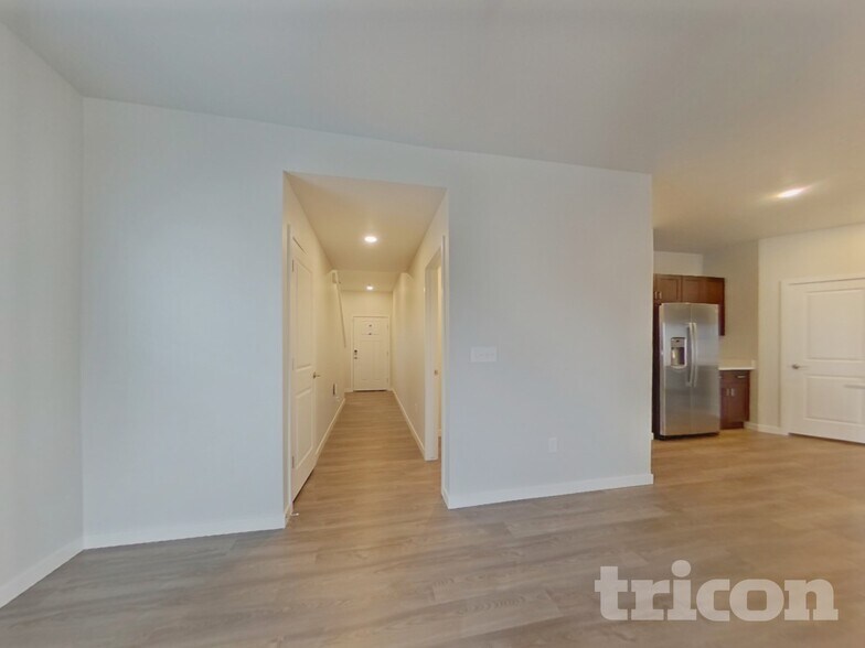 Building Photo - 2222 Flower Blossom Ave