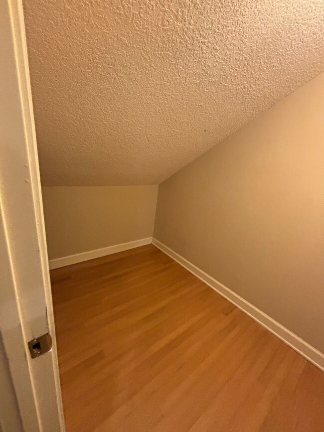 Building Photo - **MANAGERS SPECIAL 250 OFF FIRST MONTH REN...