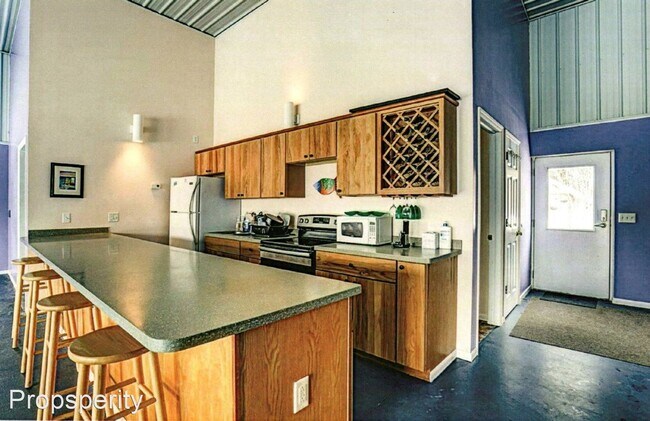Building Photo - 7 br, 4.5 bath House - 2296 Tower Drive