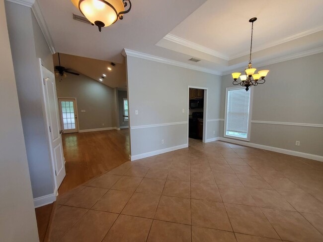 Building Photo - Stunning 3-Bedroom Home in the Heart of Ge...