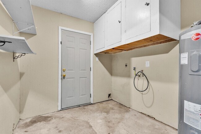 Building Photo - 23038 Banquo Dr