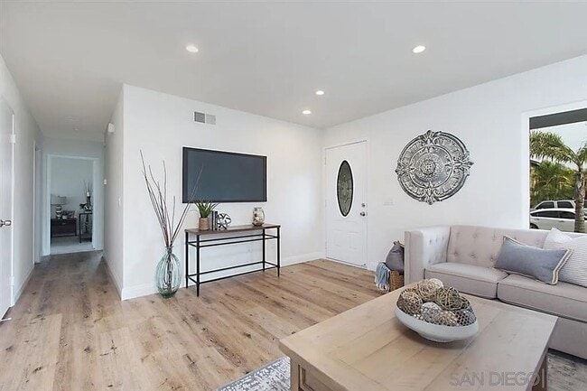 Building Photo - Welcome to your future home! Beautiful 3-bedroom, 2-bathroom house - Don't Miss out