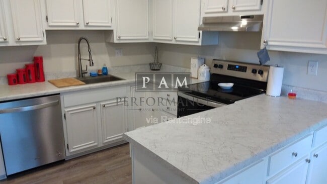 Building Photo - 13350 W Bluemound Rd