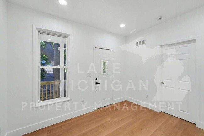 Building Photo - 815 Davis Ave NW